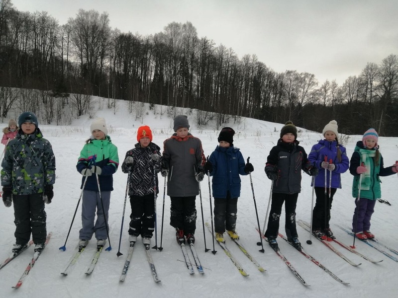 Соревнования по лыжной гонкам для 1-11-х классов.
