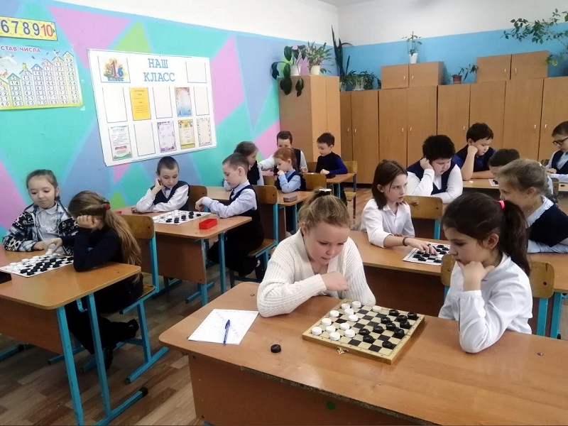 Чемпионат по шашкам среди обучающихся 1 -4 классов.